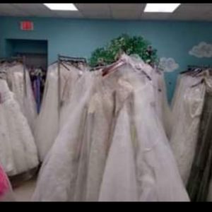 Wedding dresses/Formal wear/women's clothing